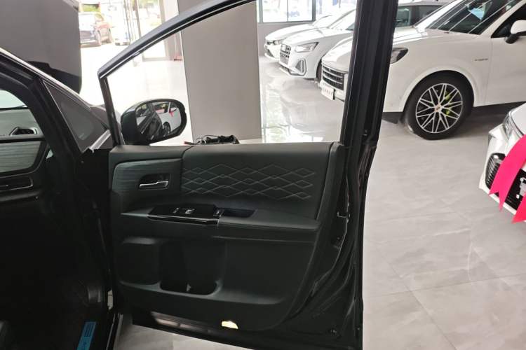 Used Honda Elysion 2024 2.0L eHEV Luxury Edition Right Front Door Interior
