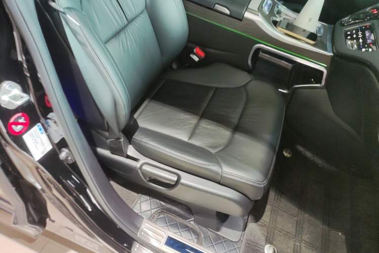 Used Honda Elysion 2024 2.0L eHEV Luxury Edition Right Front Seat