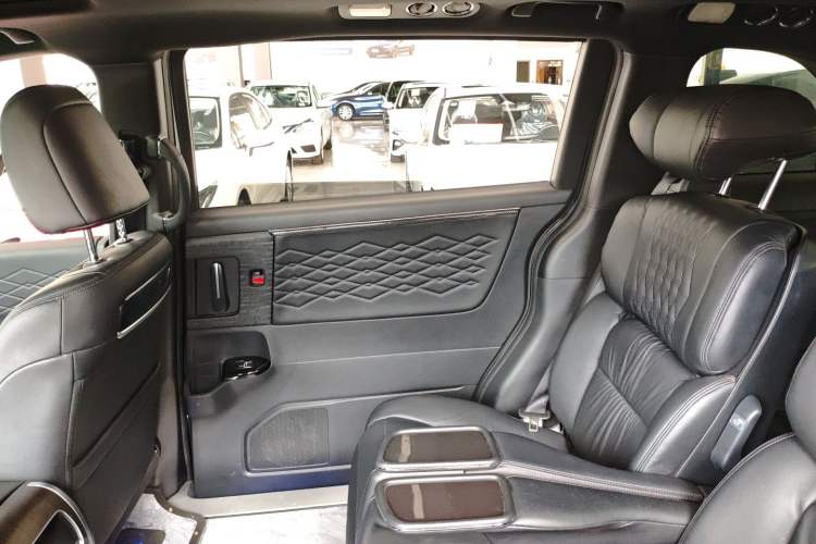 Used Honda Elysion 2024 2.0L eHEV Luxury Edition Right Rear Door Interior