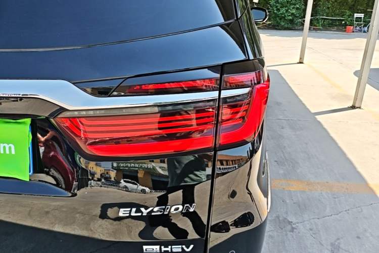Used Honda Elysion 2024 2.0L eHEV Luxury Edition Right Rear Taillight