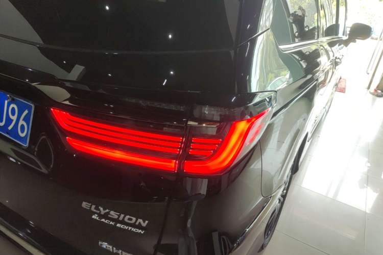Used Honda Elysion 2024 2.0L eHEV Luxury Edition Right Rear Taillight