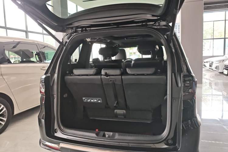 Used Honda Elysion 2024 2.0L eHEV Luxury Edition Trunk
