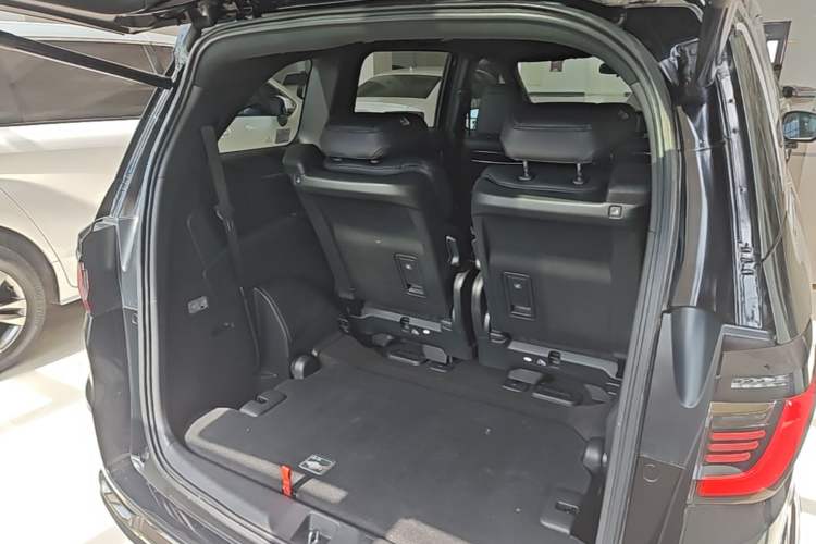 Used Honda Elysion 2024 2.0L eHEV Luxury Edition Trunk