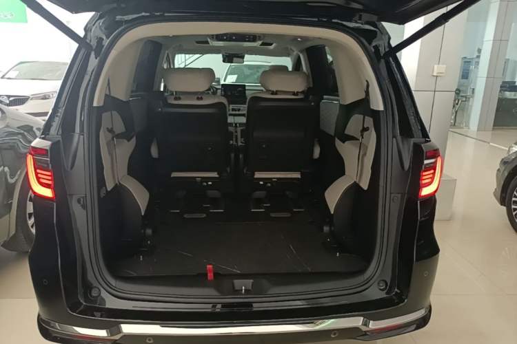 Used Honda Elysion 2024 2.0L eHEV Luxury Edition Trunk