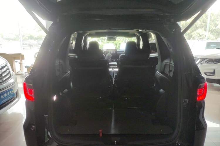 Used Honda Elysion 2024 2.0L eHEV Luxury Edition Trunk