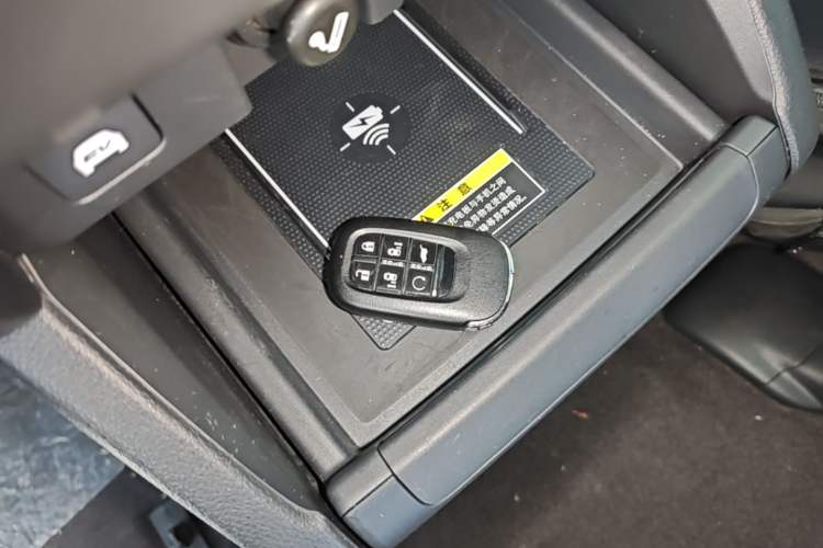 Used Honda Elysion 2024 2.0L eHEV Luxury Edition Vehicle Key