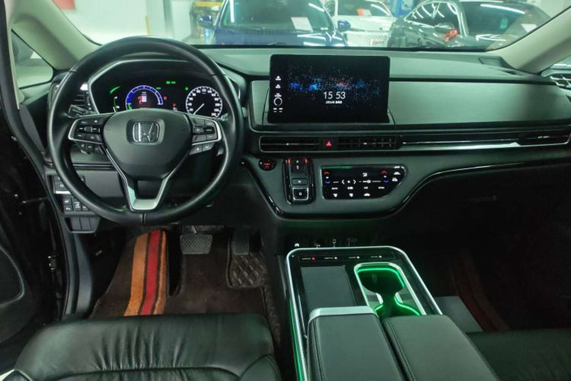 Used Honda Elysion 2024 2.0L eHEV Luxury Edition Center Console