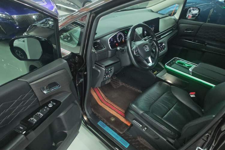 Used Honda Elysion 2024 2.0L eHEV Luxury Edition Driver Seat
