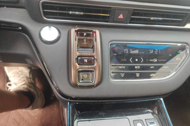 Used Honda Elysion 2024 2.0L eHEV Luxury Edition Gear Lever