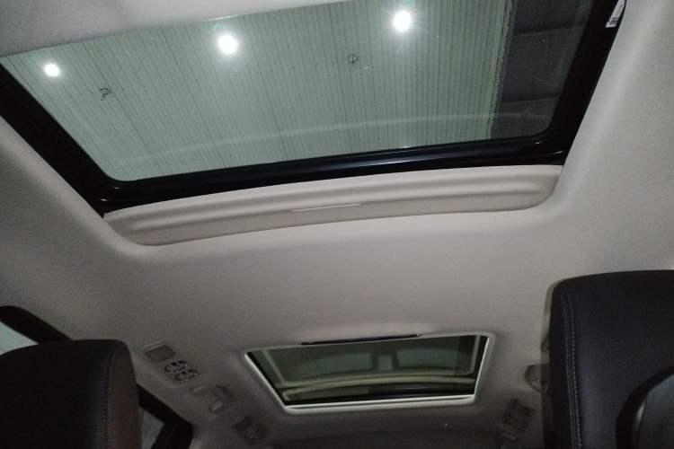 Used Honda Elysion 2024 2.0L eHEV Luxury Edition Headliner