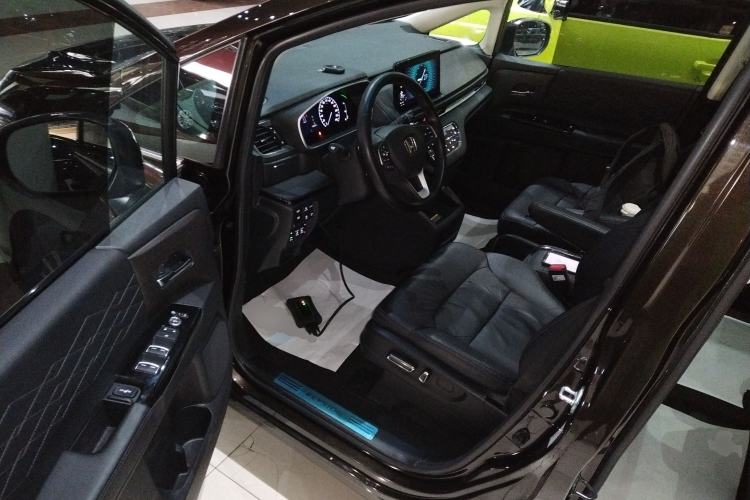 Used Honda Elysion 2024 2.0L eHEV Luxury Edition Interior 3