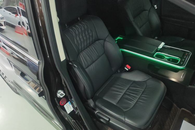 Used Honda Elysion 2024 2.0L eHEV Luxury Edition Right Front Seat