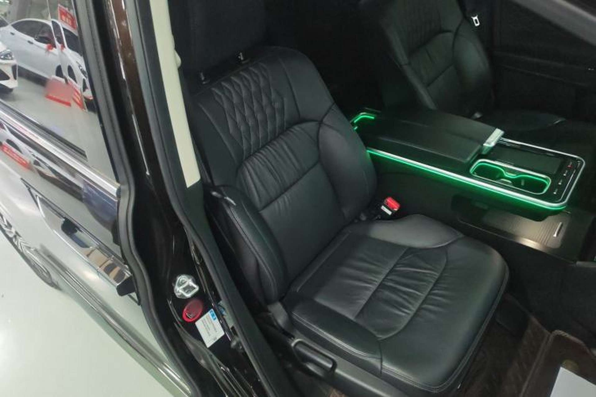 Used Honda Elysion 2024 2.0L eHEV Luxury Edition Right Front Seat