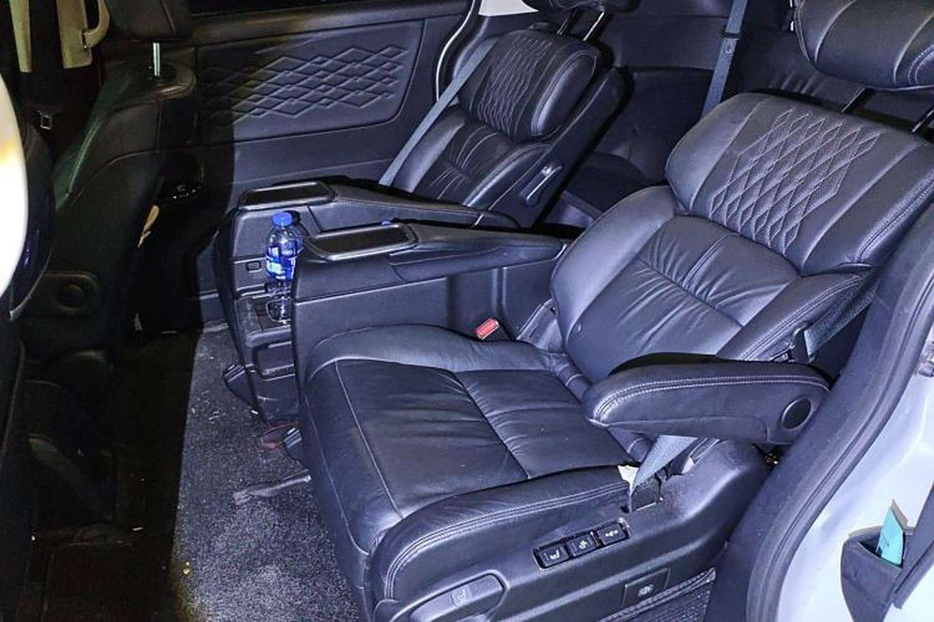 Used Honda Elysion 2024 2.0L eHEV Luxury Edition Interior 4