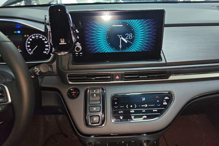 Used Honda Elysion 2024 2.0L eHEV Luxury Edition Audio And AC Panel