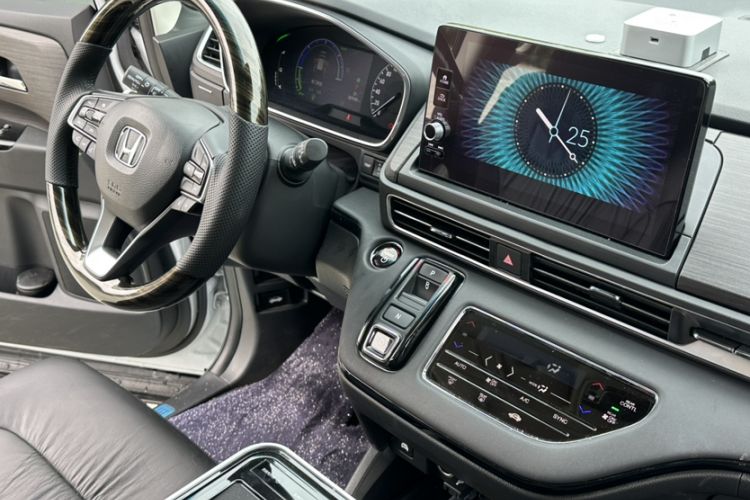 Used Honda Elysion 2024 2.0L eHEV Luxury Edition Audio And AC Panel