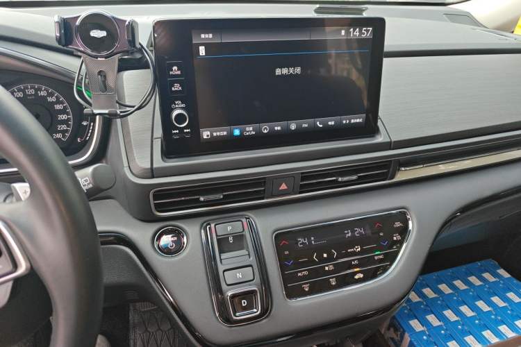 Used Honda Elysion 2024 2.0L eHEV Luxury Edition Audio And AC Panel
