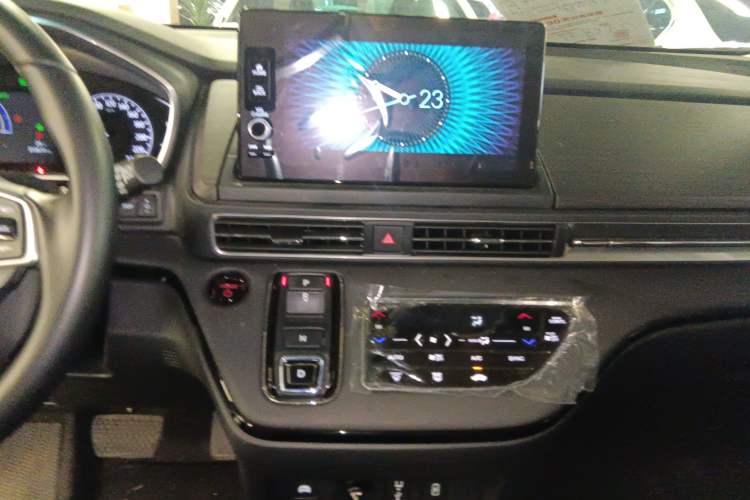 Used Honda Elysion 2024 2.0L eHEV Luxury Edition Audio And AC Panel