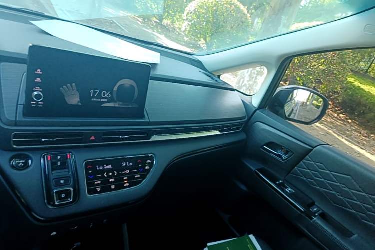 Used Honda Elysion 2024 2.0L eHEV Luxury Edition Audio And AC Panel