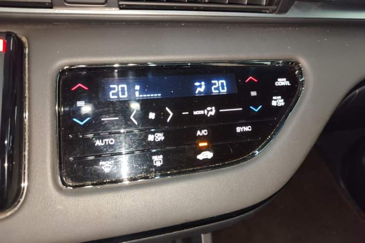 Used Honda Elysion 2024 2.0L eHEV Luxury Edition Audio And AC Panel