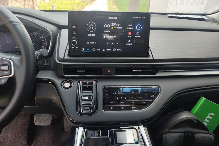 Used Honda Elysion 2024 2.0L eHEV Luxury Edition Audio And AC Panel