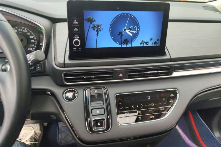 Used Honda Elysion 2024 2.0L eHEV Luxury Edition Audio And AC Panel