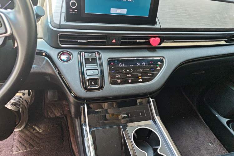 Used Honda Elysion 2024 2.0L eHEV Luxury Edition Audio And AC Panel