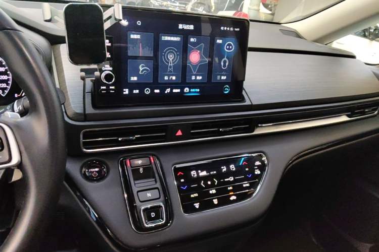 Used Honda Elysion 2024 2.0L eHEV Luxury Edition Audio And AC Panel