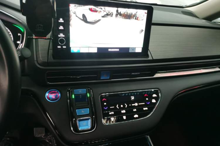 Used Honda Elysion 2024 2.0L eHEV Luxury Edition Audio And AC Panel