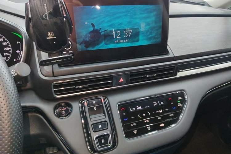 Used Honda Elysion 2024 2.0L eHEV Luxury Edition Audio And AC Panel