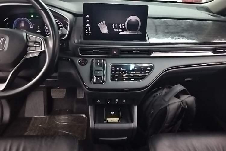 Used Honda Elysion 2024 2.0L eHEV Luxury Edition Audio And AC Panel