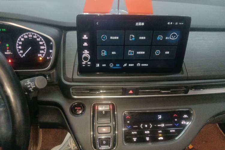 Used Honda Elysion 2024 2.0L eHEV Luxury Edition Audio And AC Panel