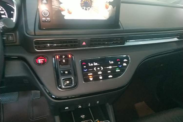 Used Honda Elysion 2024 2.0L eHEV Luxury Edition Audio And AC Panel
