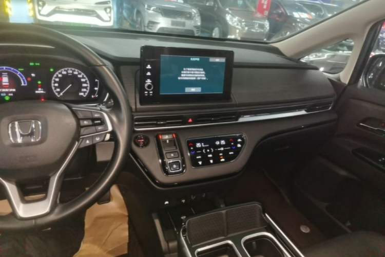 Used Honda Elysion 2024 2.0L eHEV Luxury Edition Audio And AC Panel