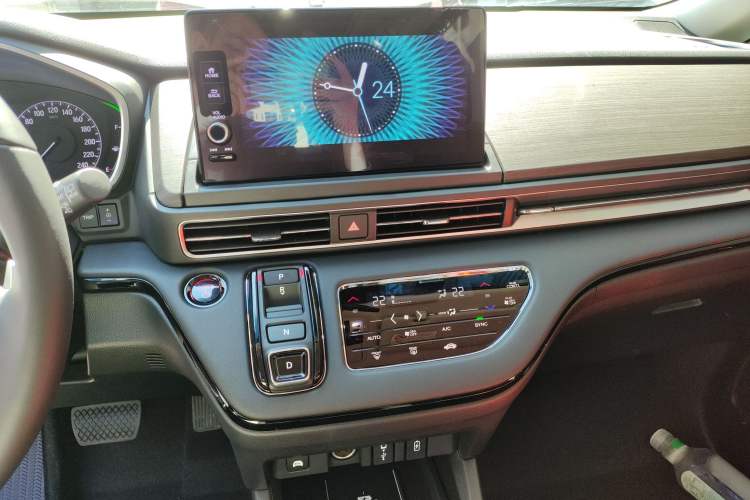 Used Honda Elysion 2024 2.0L eHEV Luxury Edition Audio And AC Panel