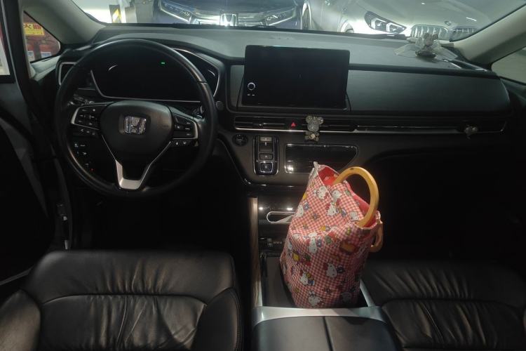 Used Honda Elysion 2024 2.0L eHEV Luxury Edition Center Console