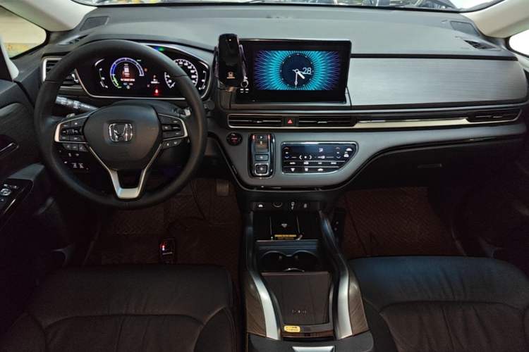 Used Honda Elysion 2024 2.0L eHEV Luxury Edition Center Console
