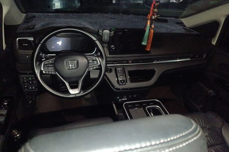 Used Honda Elysion 2024 2.0L eHEV Luxury Edition Center Console