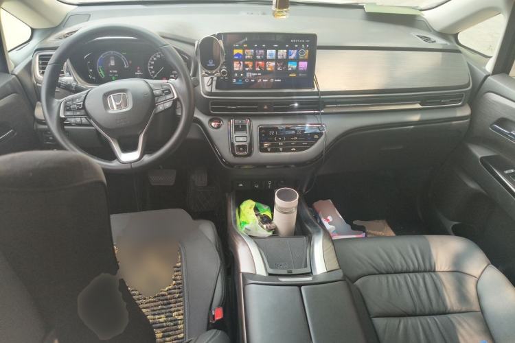 Used Honda Elysion 2024 2.0L eHEV Luxury Edition Center Console