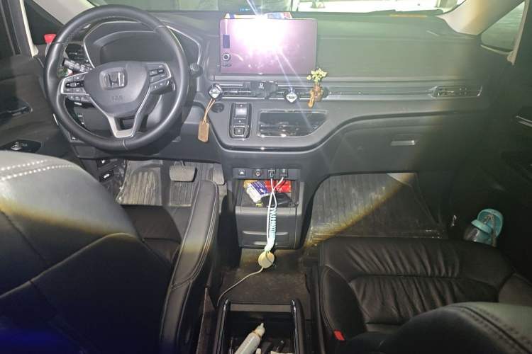 Used Honda Elysion 2024 2.0L eHEV Luxury Edition Center Console