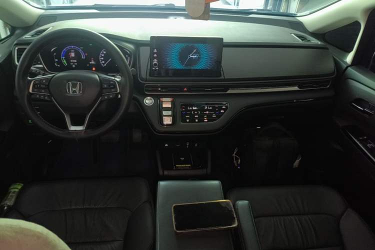 Used Honda Elysion 2024 2.0L eHEV Luxury Edition Center Console