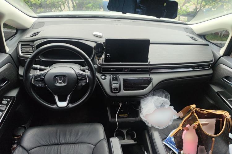 Used Honda Elysion 2024 2.0L eHEV Luxury Edition Center Console