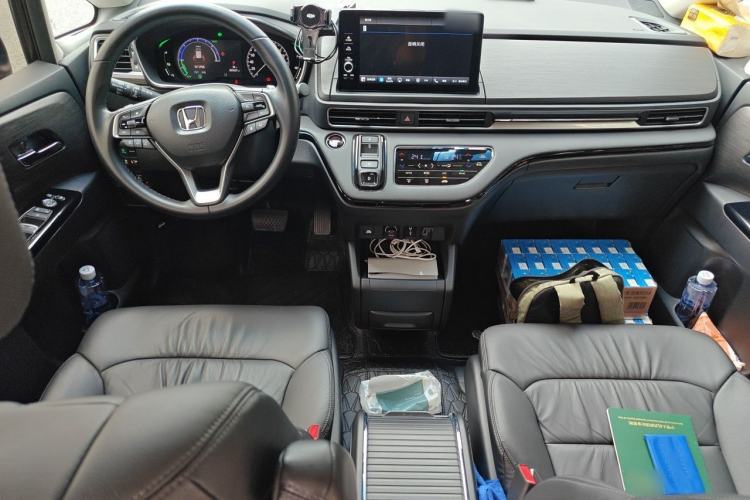 Used Honda Elysion 2024 2.0L eHEV Luxury Edition Center Console
