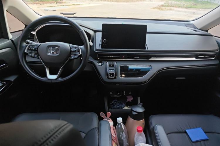 Used Honda Elysion 2024 2.0L eHEV Luxury Edition Center Console