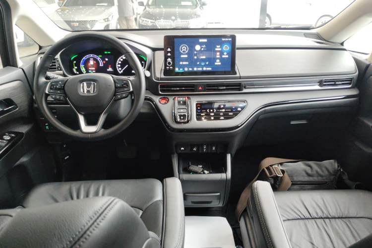 Used Honda Elysion 2024 2.0L eHEV Luxury Edition Center Console