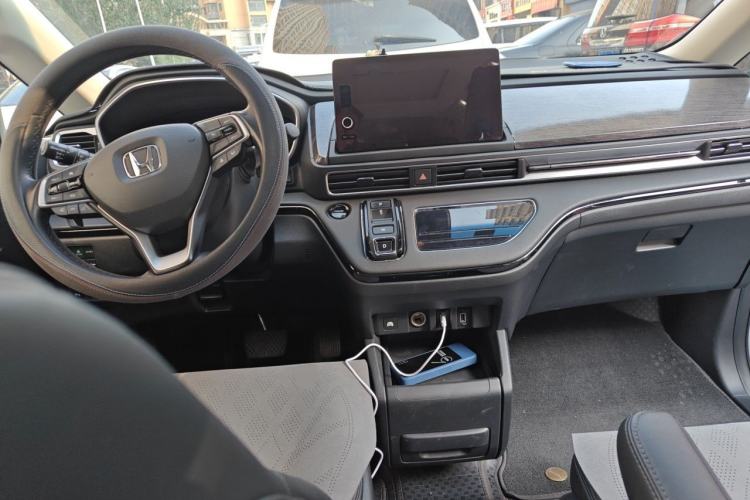 Used Honda Elysion 2024 2.0L eHEV Luxury Edition Center Console