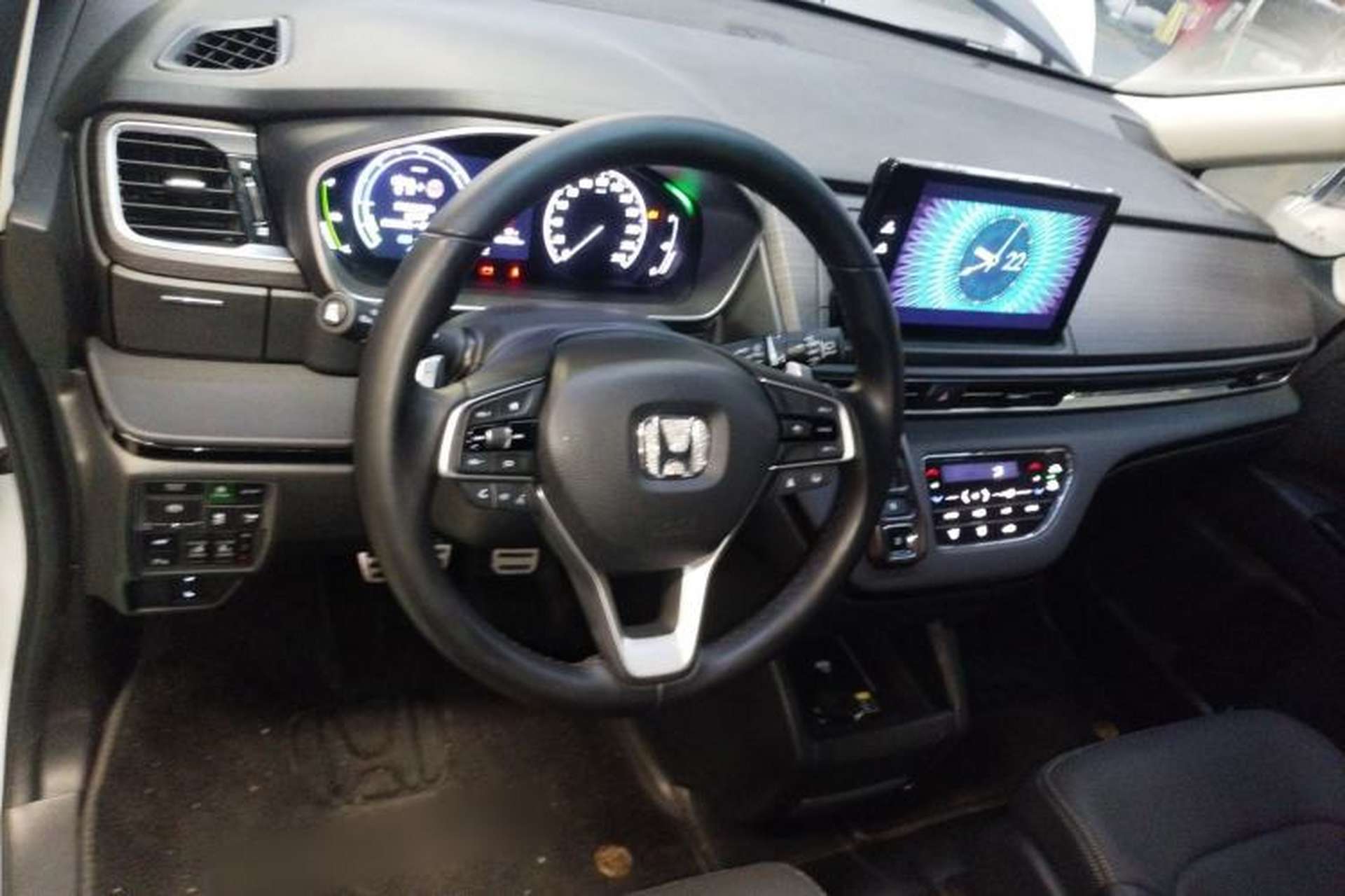 Used Honda Elysion 2024 2.0L eHEV Comfort Edition Center Console