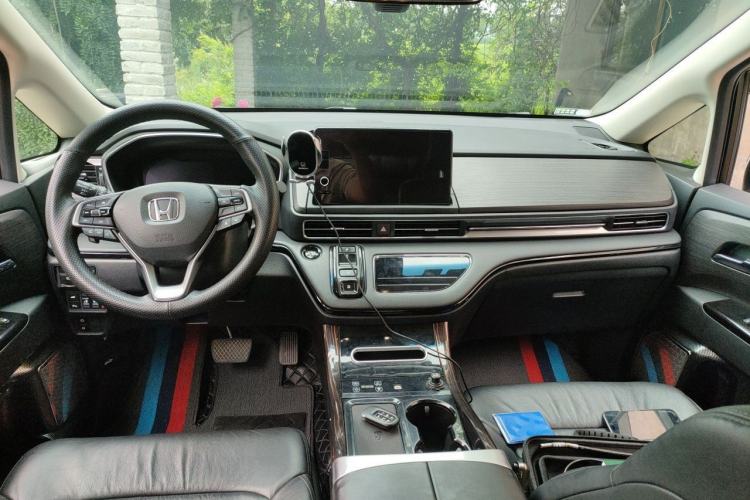 Used Honda Elysion 2024 2.0L eHEV Luxury Edition Center Console