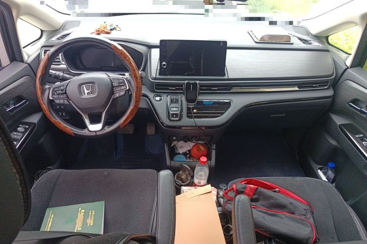 Used Honda Elysion 2024 2.0L eHEV Luxury Edition Center Console