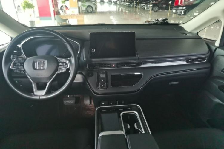 Used Honda Elysion 2024 2.0L eHEV Luxury Edition Center Console